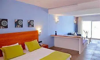Noa Javelin Beach Club 4*